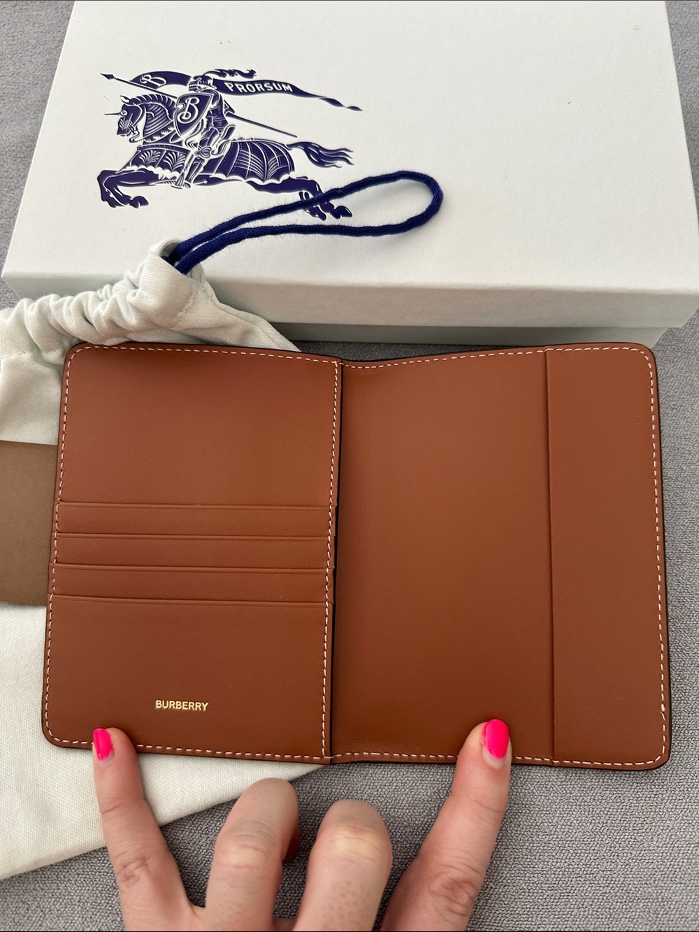Burberry Classic Nova Check Passport Holder in Beige/Tan - box & dust bag NEW - Picture 3 of 12